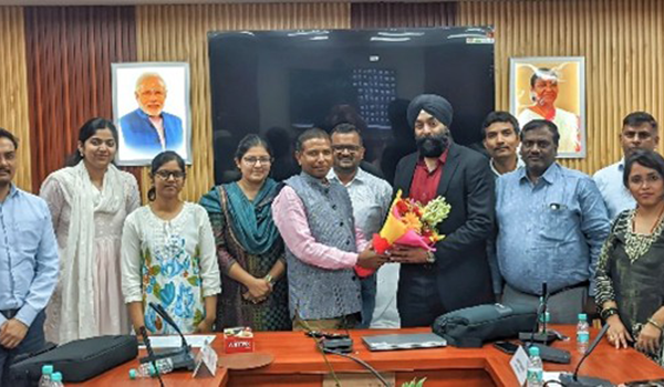 Team at Expo receiving award