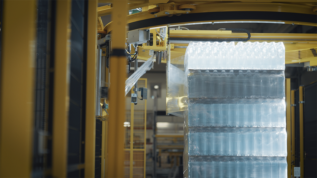 Octopus Prestige wrapping beverage pallet of bottles