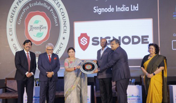 Signode team presented with CII GreenPro Award
